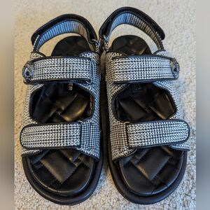 Kurt Geiger London. Orson Sandle. Houndstooth Size 37